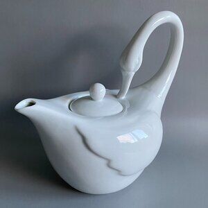 Abbott Trumpeter Graceful Swan Bone White China Teapot​​​